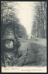 606082 Gezicht op de Utrechtseweg en de Bitsche Grift bij De Bilt, met links achter de bomen het huis Sandwijck.